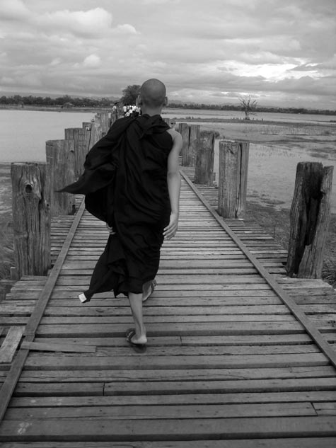 L'Asie, entre religion, pauvreté et tourisme. Ici, en Birmanie (Crédits photographiques : Stéphanie Bellenger)